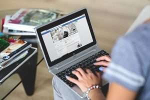Como o marketing de conteúdo funciona para qualquer tipo de negócio? (Foto de Kaboompics .com no Pexels)